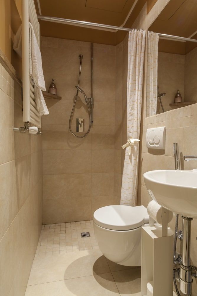 Soggiorno Pezzati Daniela Economy Double Room, 1 Queen Bed, Refrigerator, Courtyard Area 7