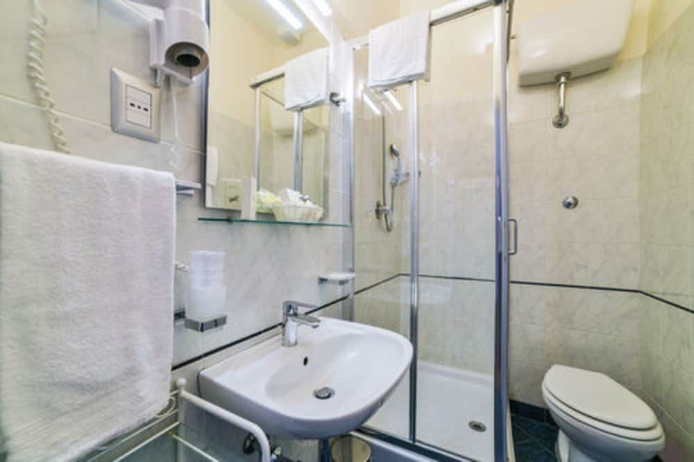 Hotel Bella Firenze Basic Quadruple Room, 1 Bedroom 7