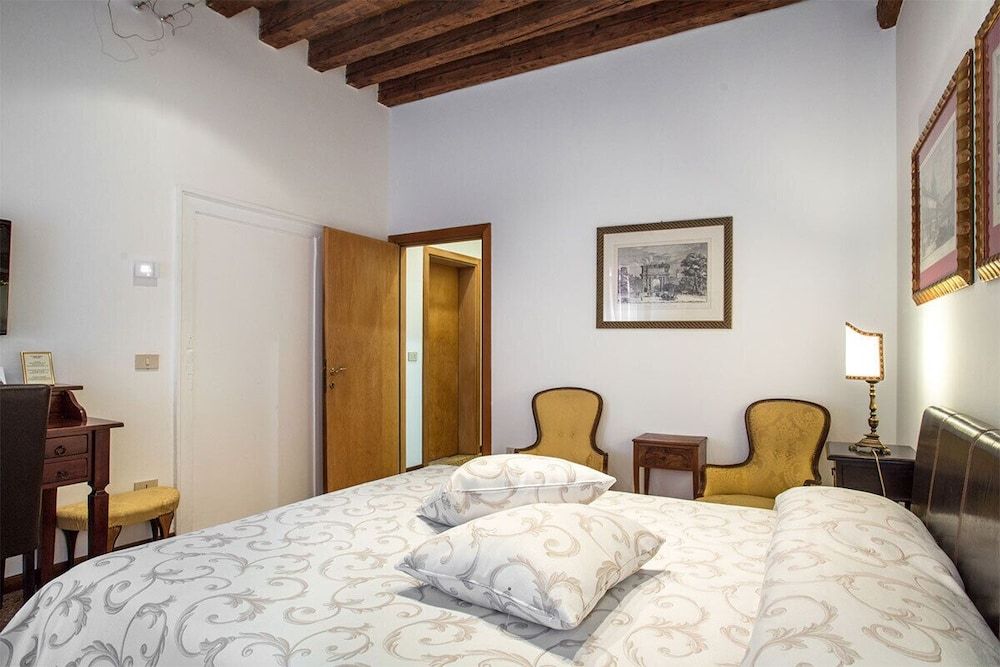 B&B Ca' Santo Spirito Superior Triple Room, 1 Bedroom, Private Bathroom 5