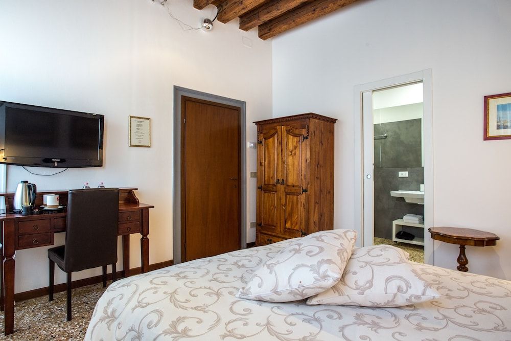 B&B Ca' Santo Spirito Superior Double Room, 1 Queen Bed 5