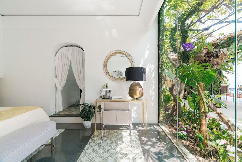 Villa Magia Deluxe Suite, Sea View 7