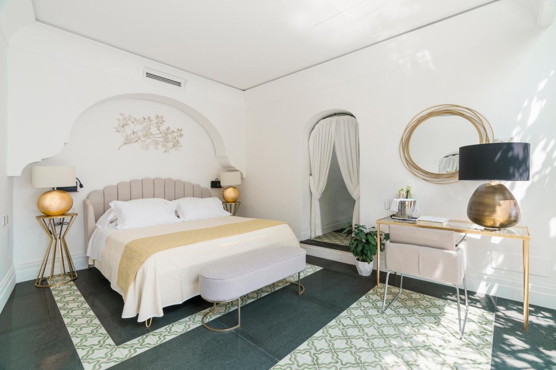Deluxe Suite with Sea View