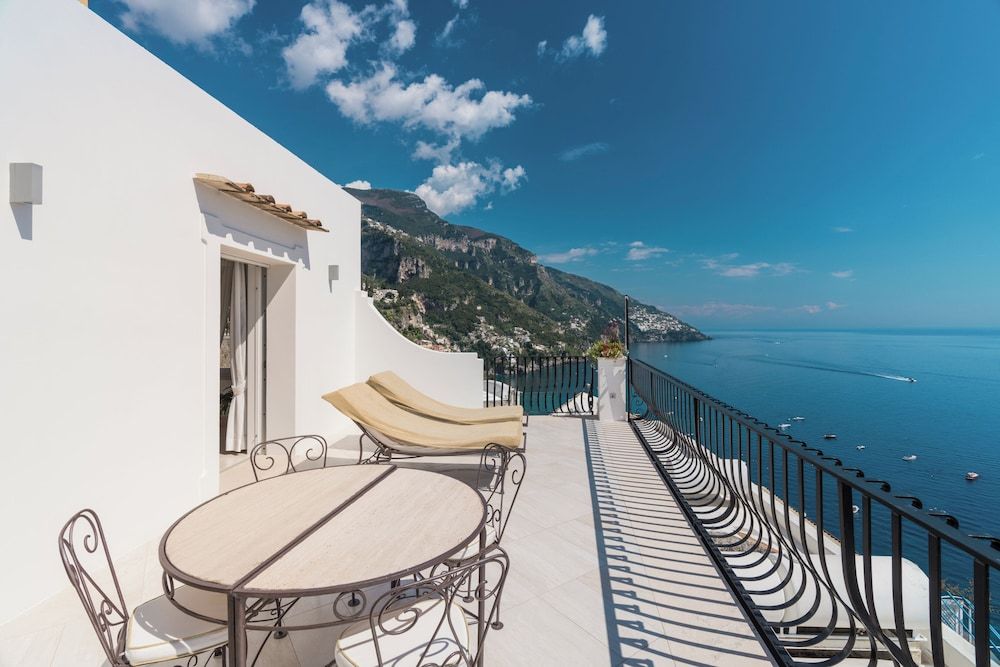 Suite, Sea View