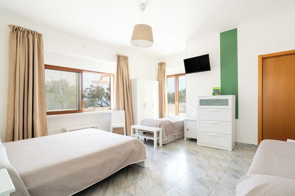 Hotel San Giovanni Deluxe Quadruple Room 4