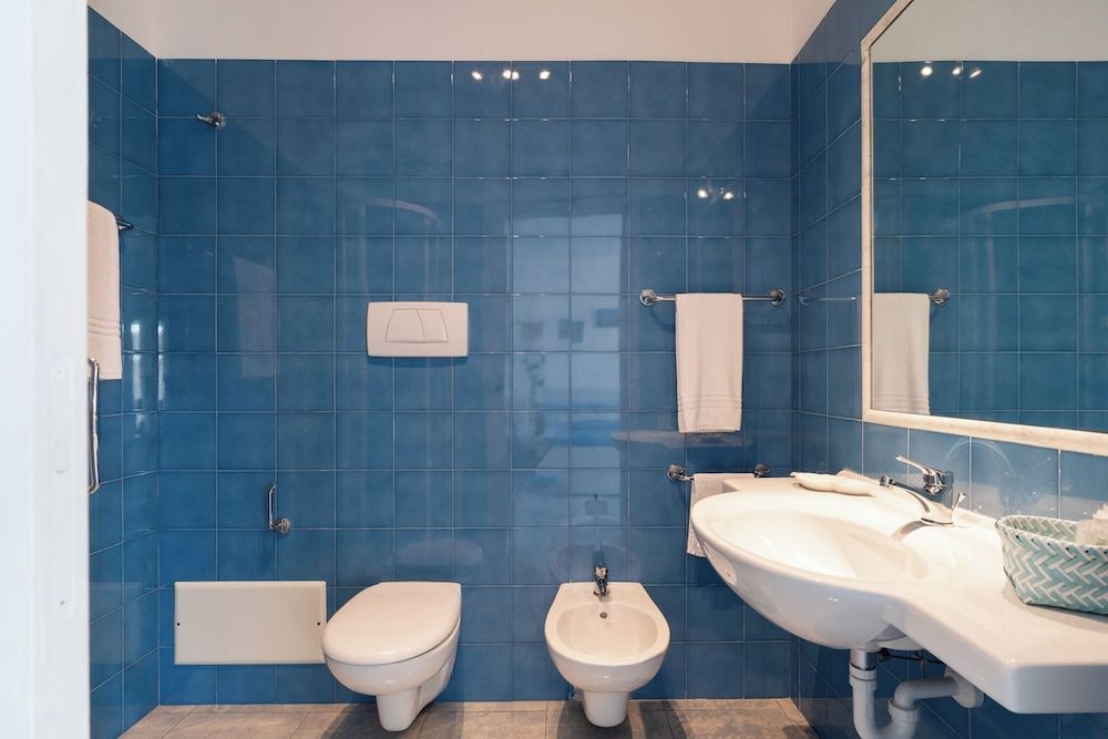 Hotel San Giovanni Deluxe Quadruple Room 5