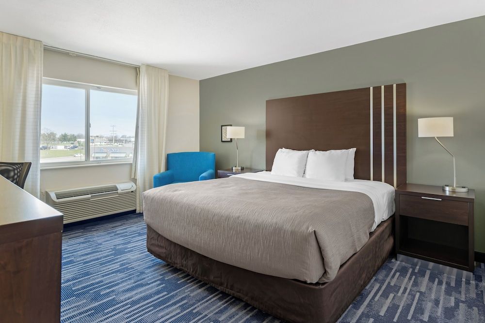 Room, 1 King Bed, Accessible, Non Smoking (Roll-In Shower)
