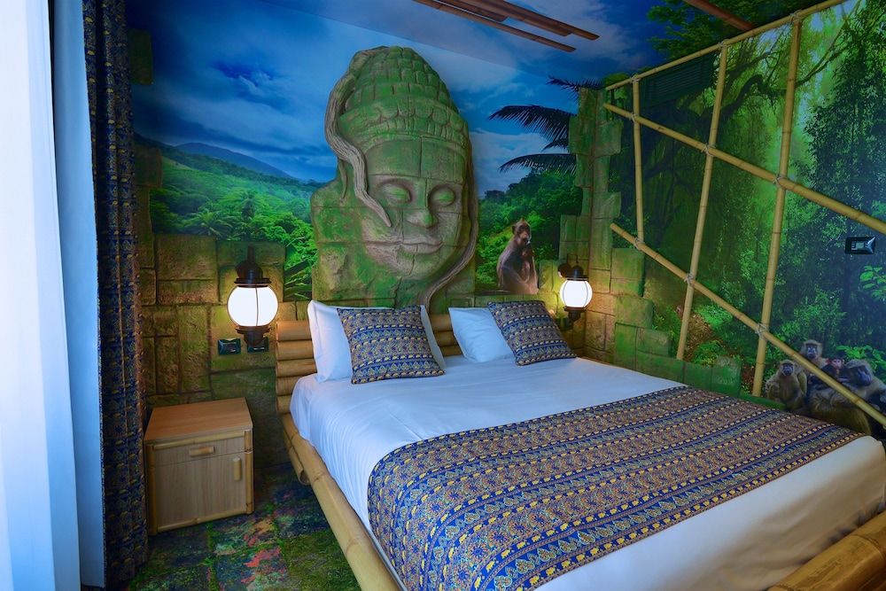 Room (Jungle)