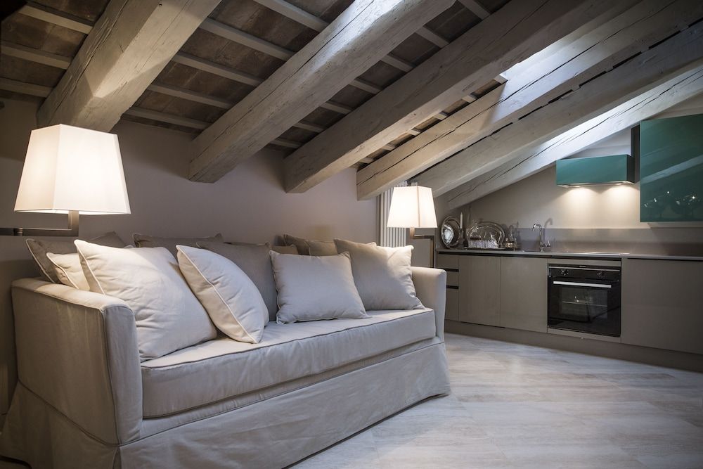 Seven Historical Suites Deluxe Suite