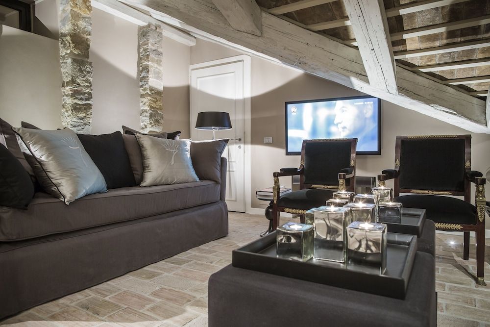 Seven Historical Suites Premier Suite 3