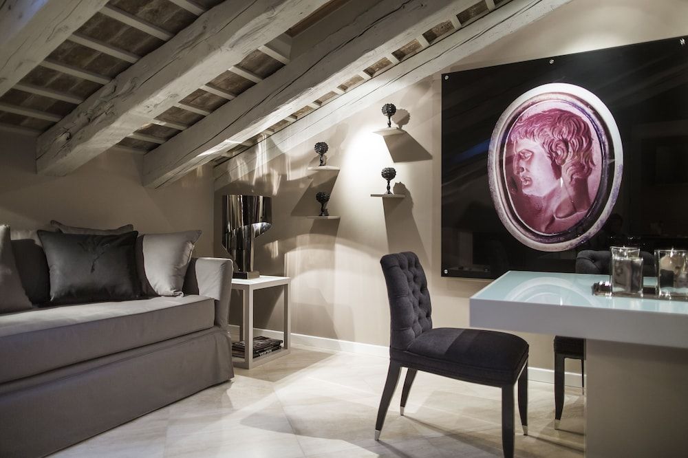 Seven Historical Suites Executive Suite 7