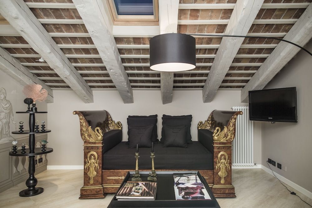 Seven Historical Suites Premier Suite 2