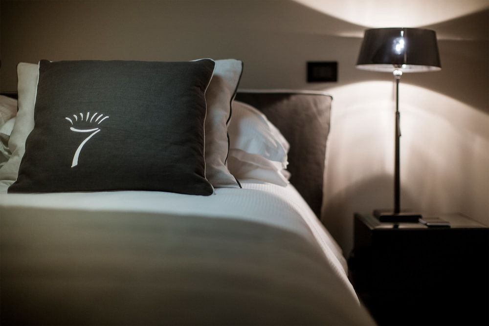 Seven Historical Suites Deluxe Suite 3