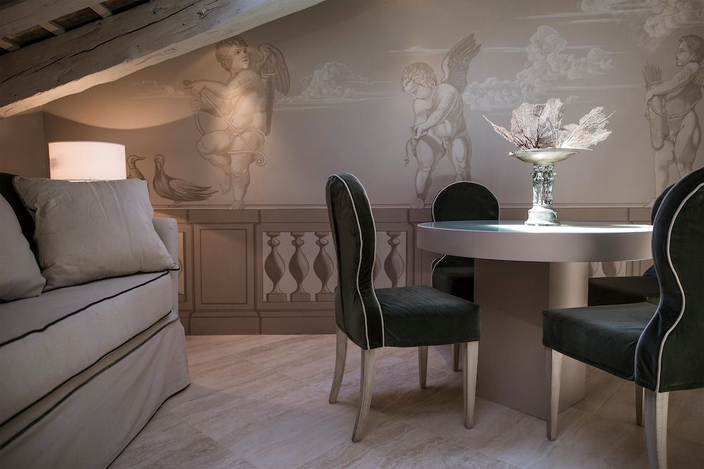 Seven Historical Suites Executive Suite 5