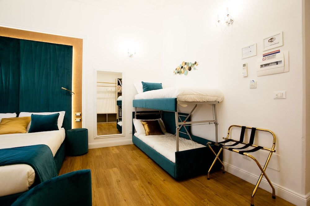 Deluxe Room (Via Di Monale 75)