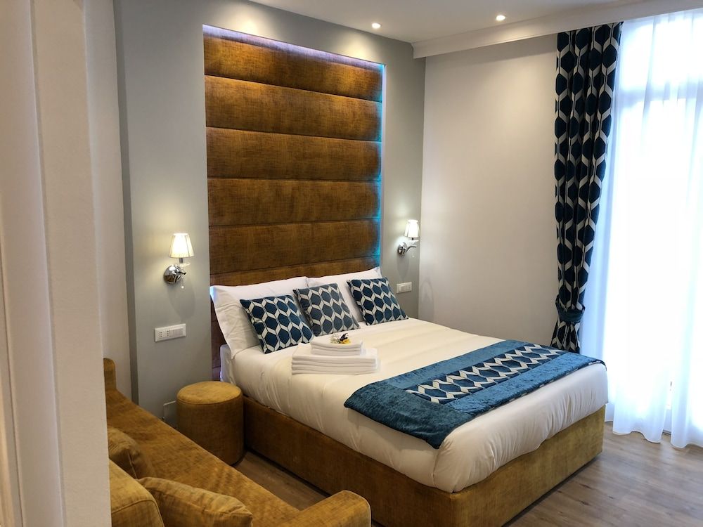 Superior Room (Queen) (Via Napoli 45)