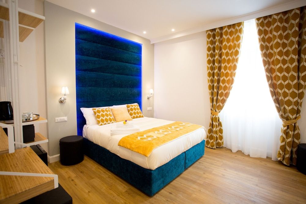 Superior Room (Queen) (Via Napoli 45)