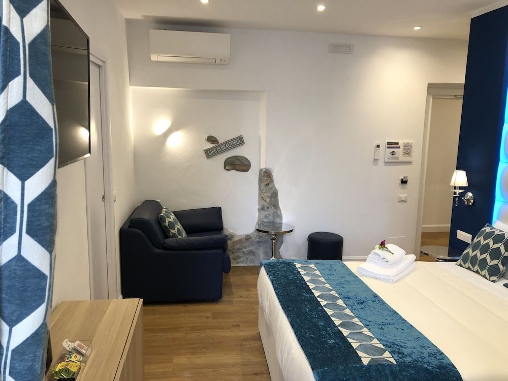 Deluxe Studio (Queen)(Via Napoli 45)