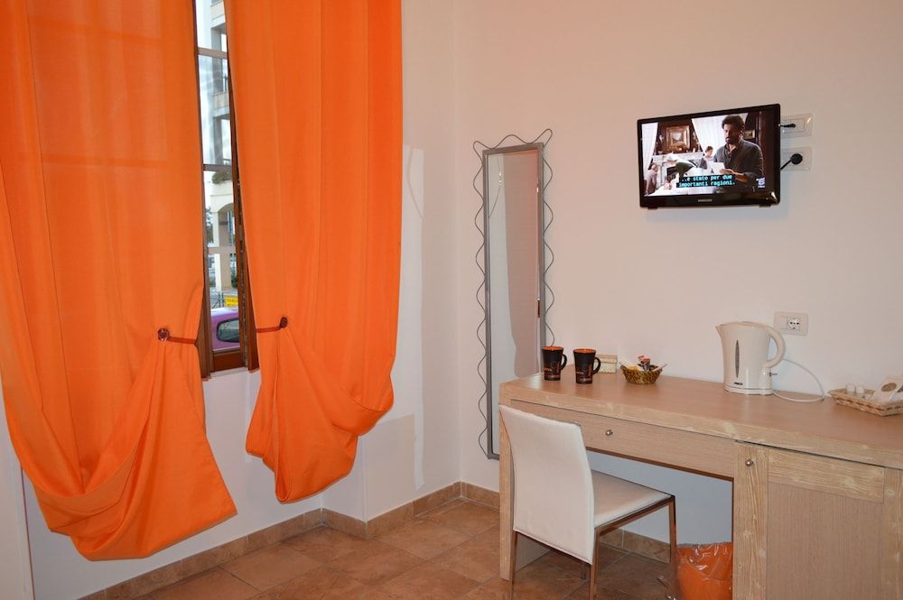 Butterfly Accommodation Double or Twin Room (Arancio) 6
