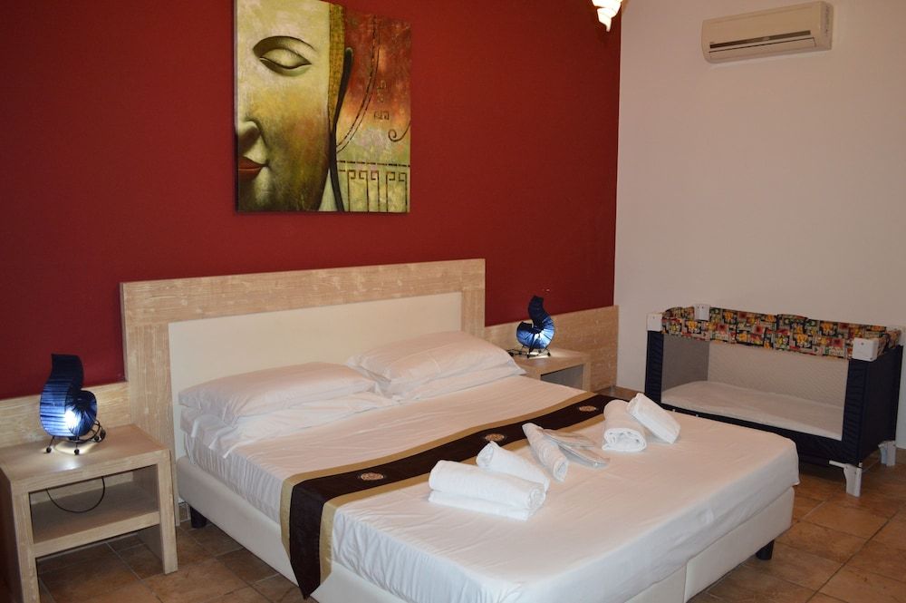 Butterfly Accommodation Double or Twin Room (Amaranto) 2