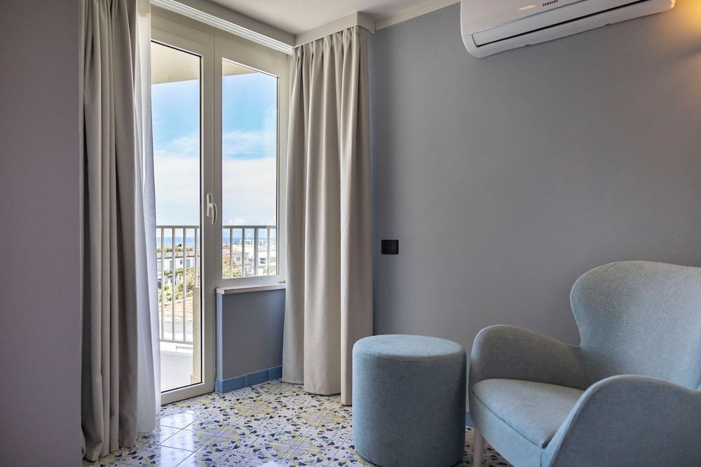 Grand Hotel Deluxe Double or Twin Room, Sea View 8