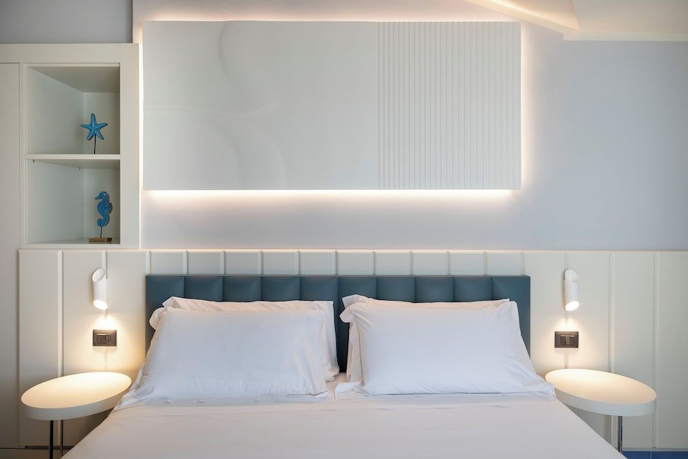 Grand Hotel Deluxe Double or Twin Room, Sea View 3