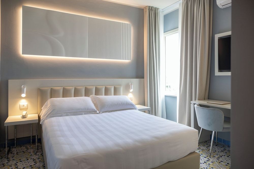 Grand Hotel Superior Double or Twin Room, Partial Sea View