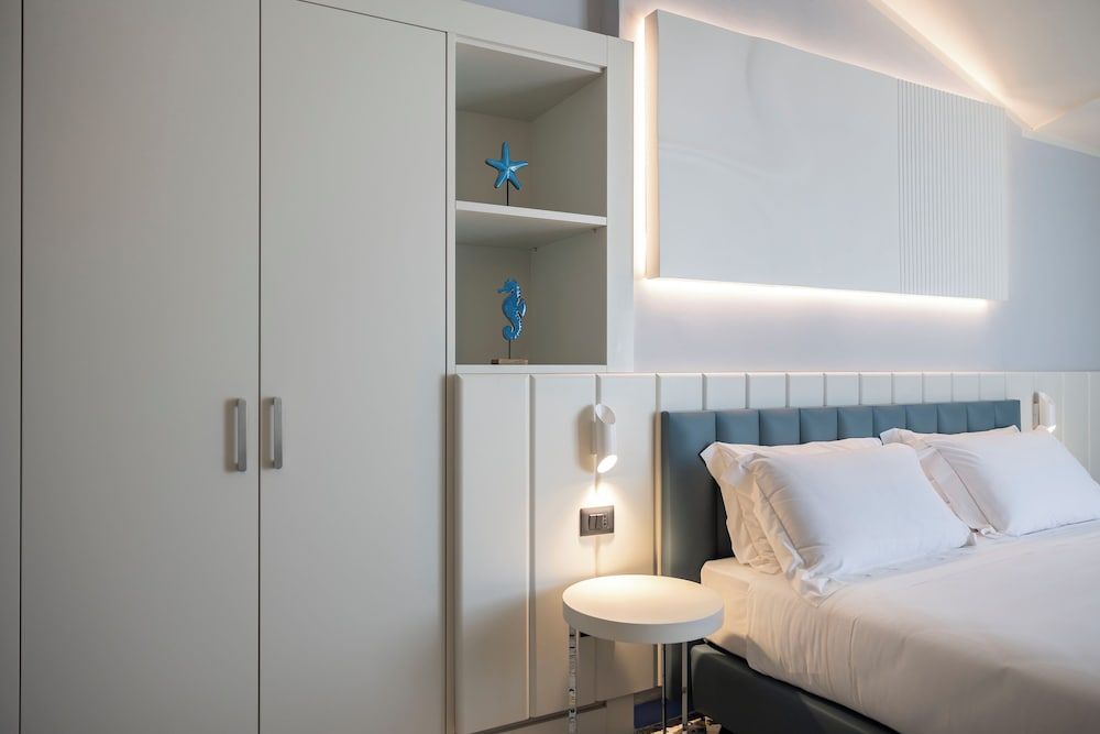 Grand Hotel Deluxe Double or Twin Room, Sea View 2