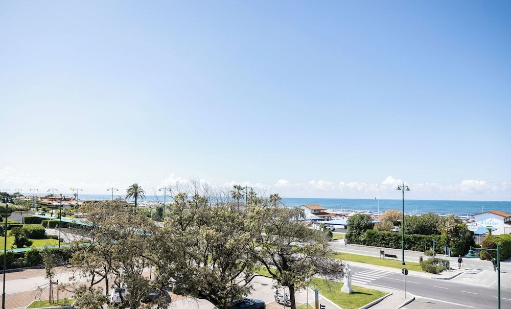 Grand Hotel Superior Double or Twin Room, Partial Sea View 6