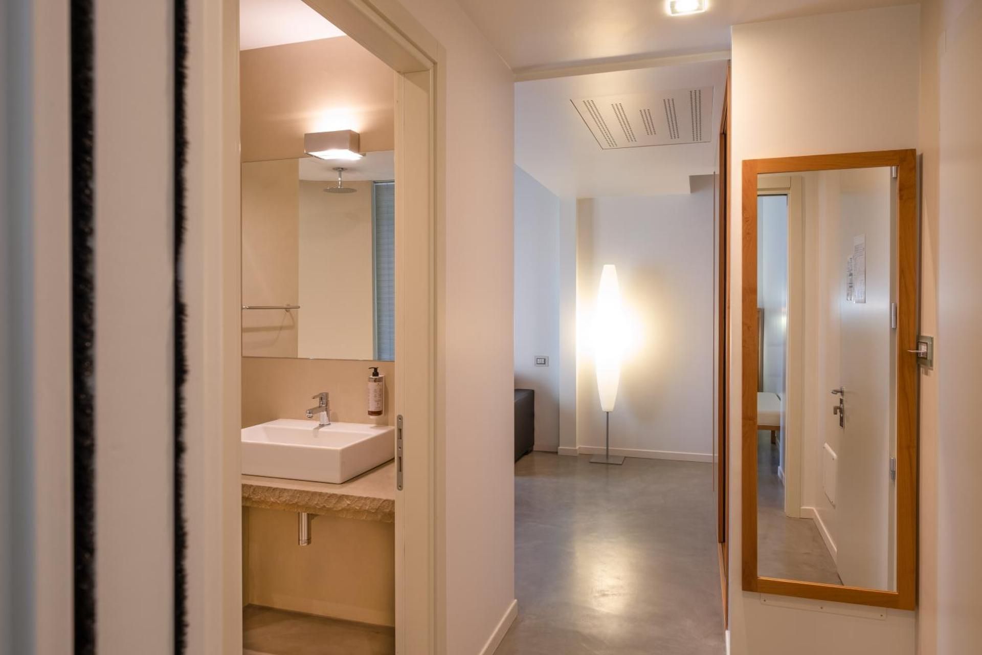 Deluxe Suite with Spa Bath