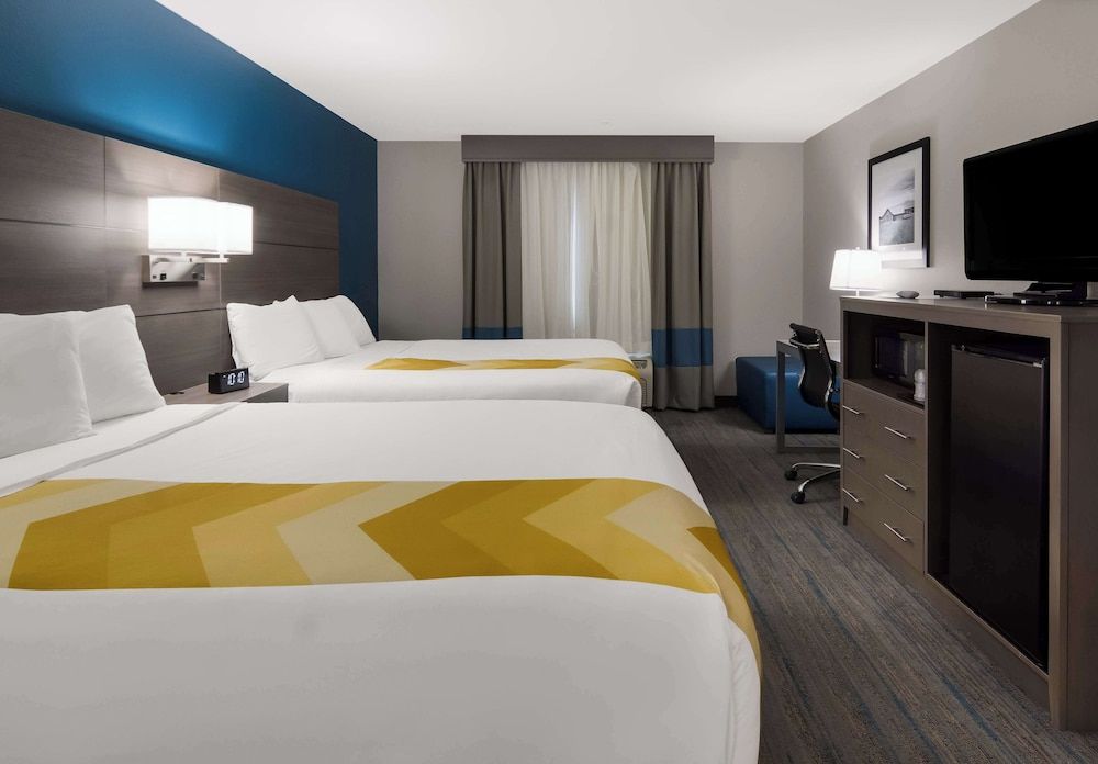 Suite, 2 Queen Beds, Accessible, Non Smoking (with Single Sofabed)