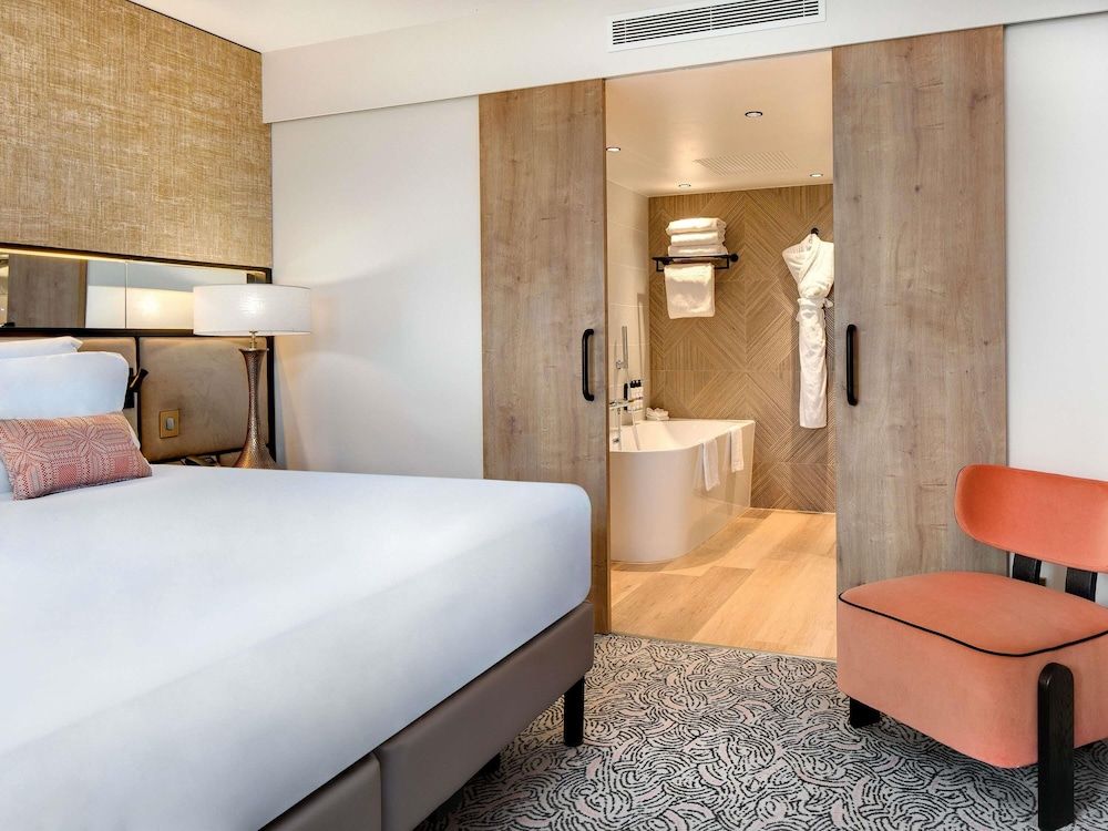 Pullman La Pléiade Montpellier Centre Deluxe Suite, 1 King Bed with Sofa bed 2