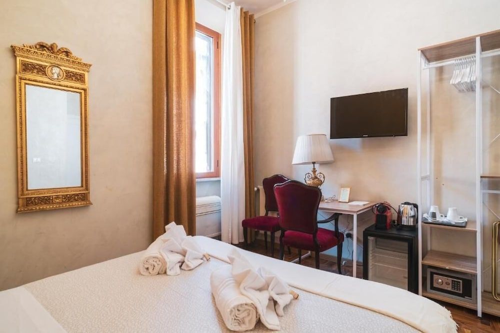 Golden Rooms Basic Double Room 13