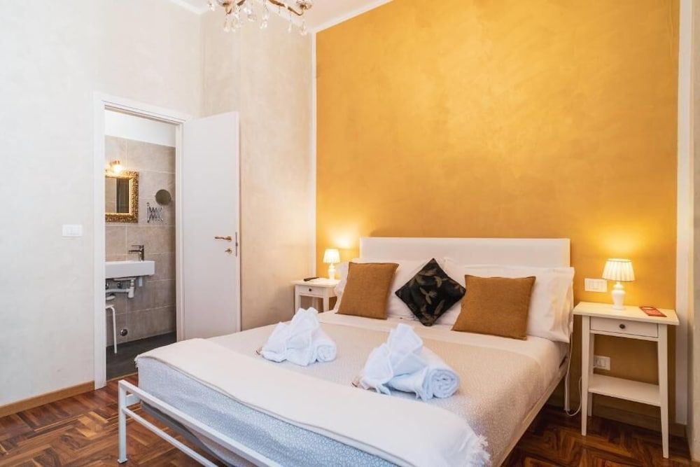 Golden Rooms Basic Double Room 9