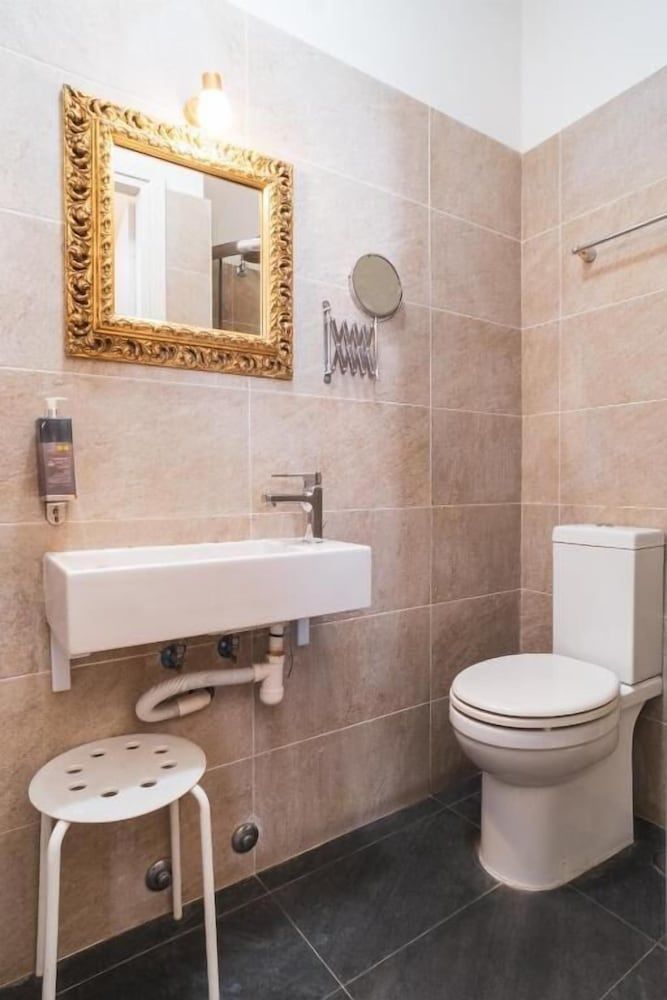 Golden Rooms Basic Double Room 12