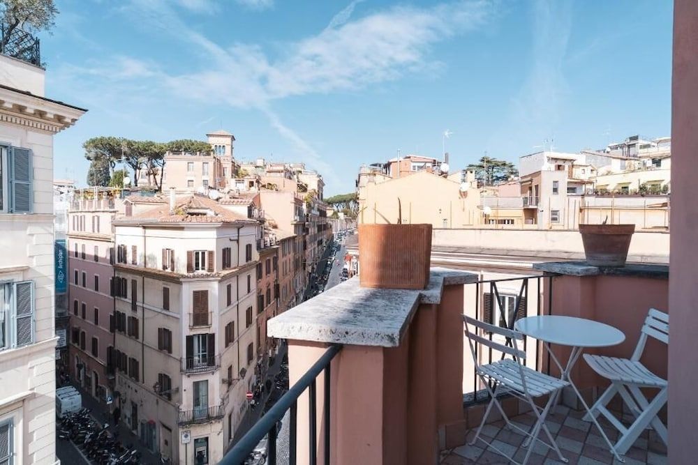 undefined Golden Rooms 9