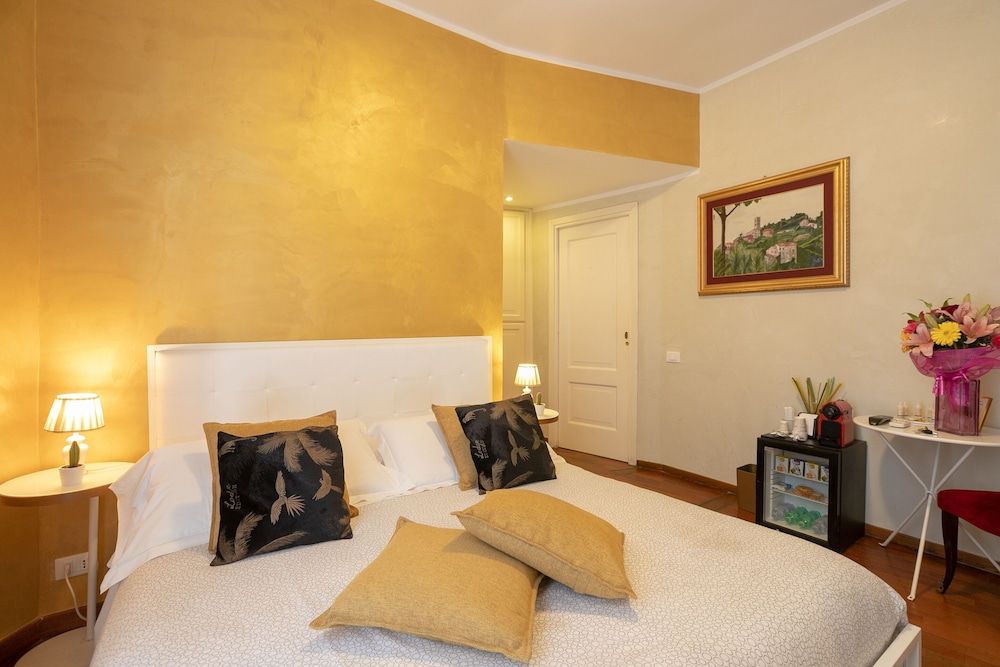 Golden Rooms Basic Double Room