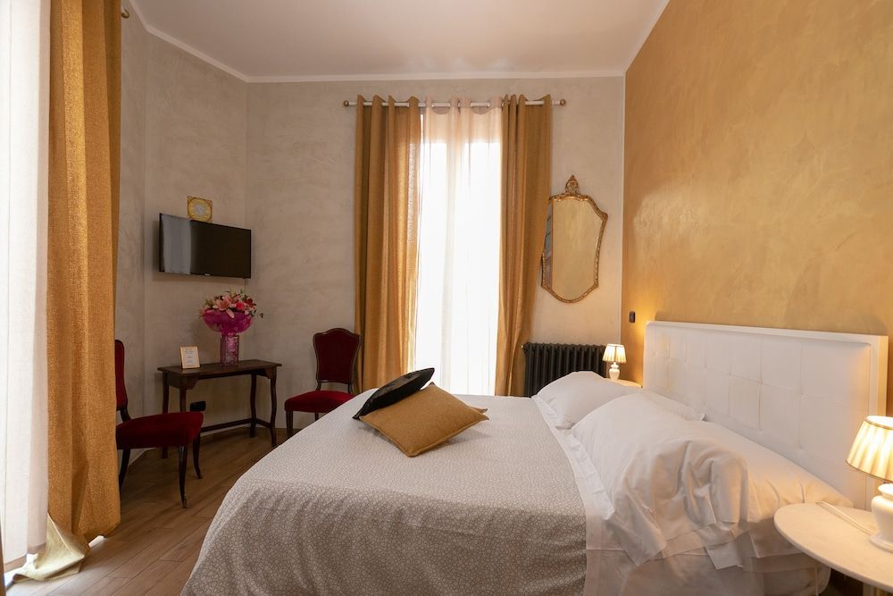 Golden Rooms Basic Double Room 3