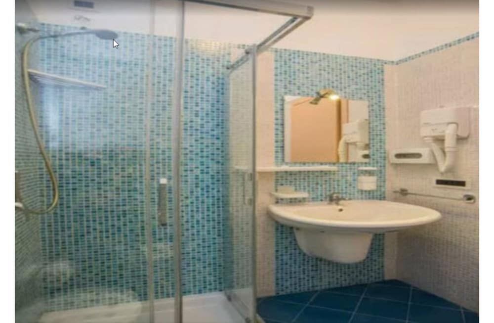 Hotel Noto Marina Quadruple Room 4