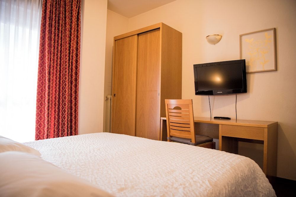 Hotel Rendez Vous Economy Double or Twin Room 2