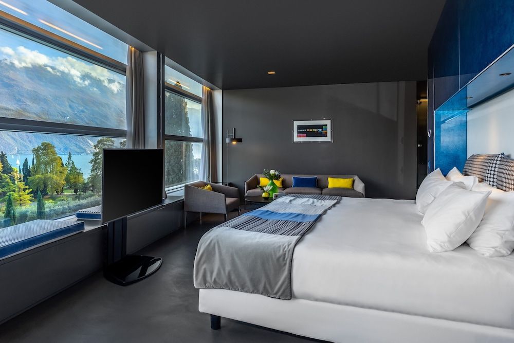 Junior Suite, Park View (Sky)