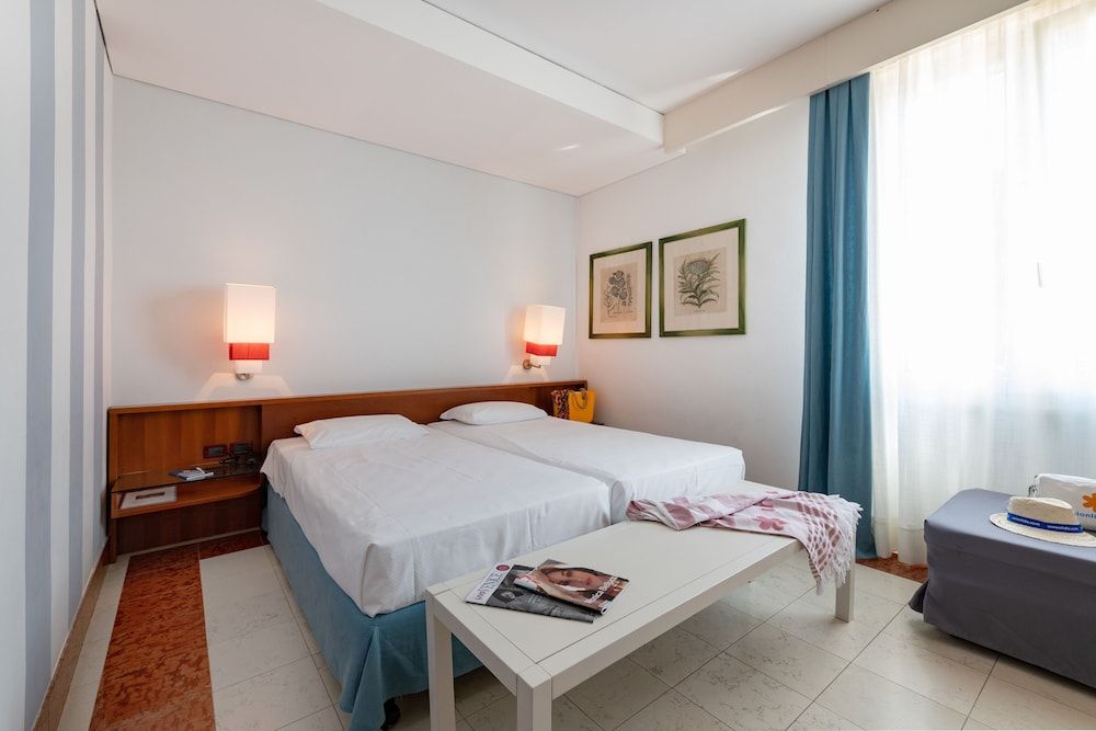 Economy Double Room, 2 Twin Beds (Breakfast Excluded)