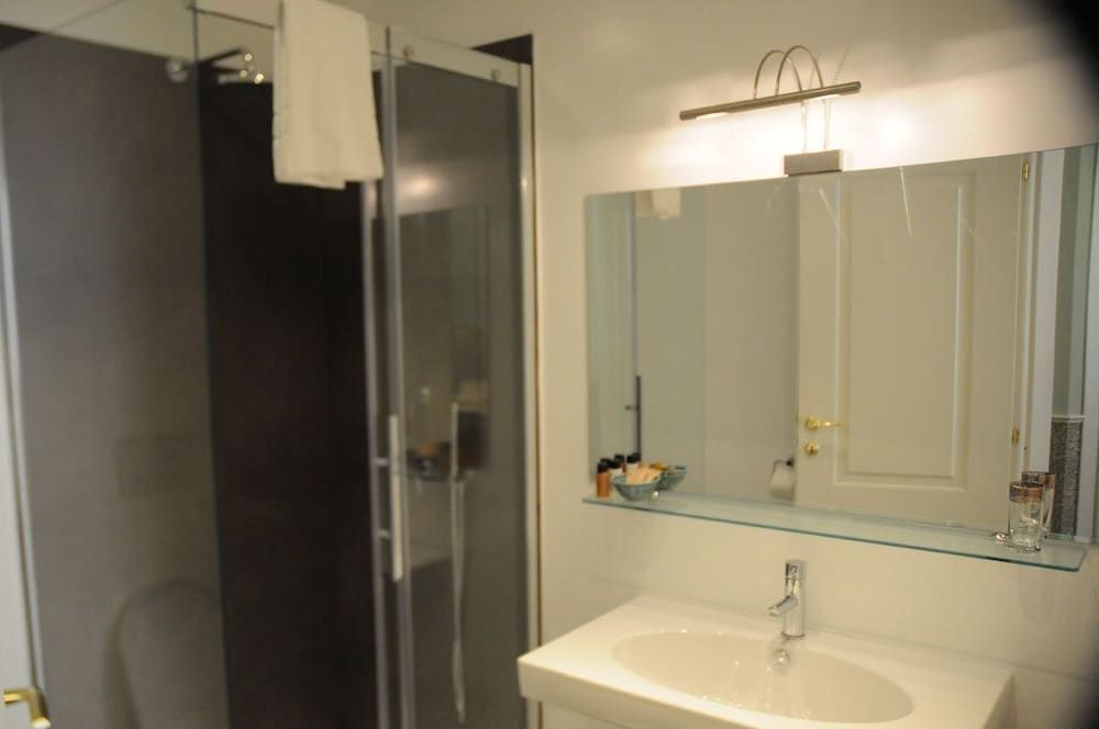 Relais Teatro Argentina Deluxe Double Room 3