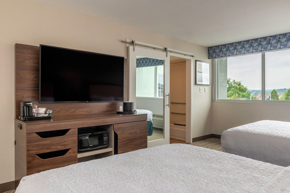 Room, 2 Queen Beds, Accessible (Roll-In Shower)