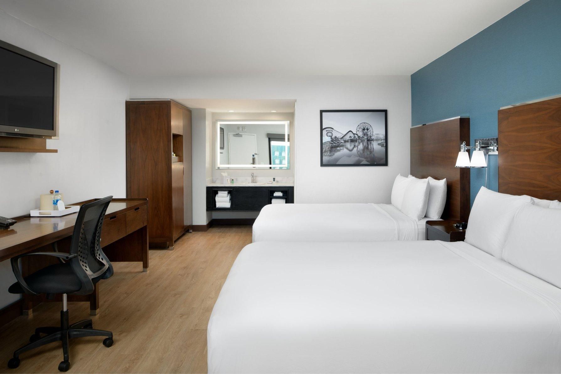 Guest room, 2 Queen, Fireworks view