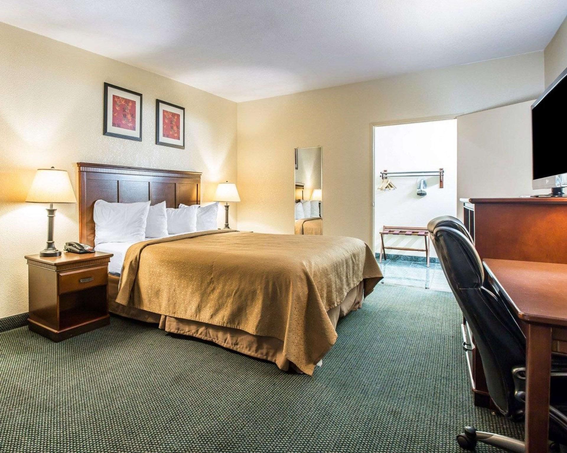 1 King Bed, Non smoking, Accessible