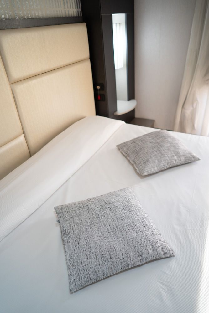 Hotel Première Standard Triple Room