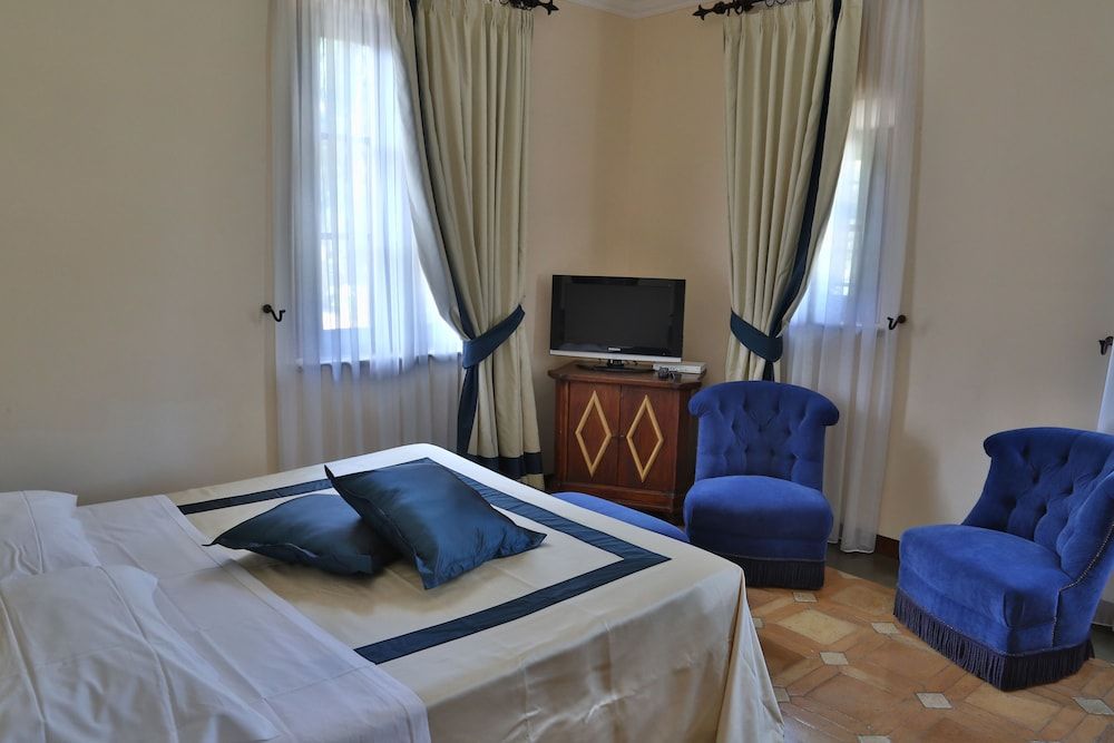 Superior Double Room Single Use, Garden View