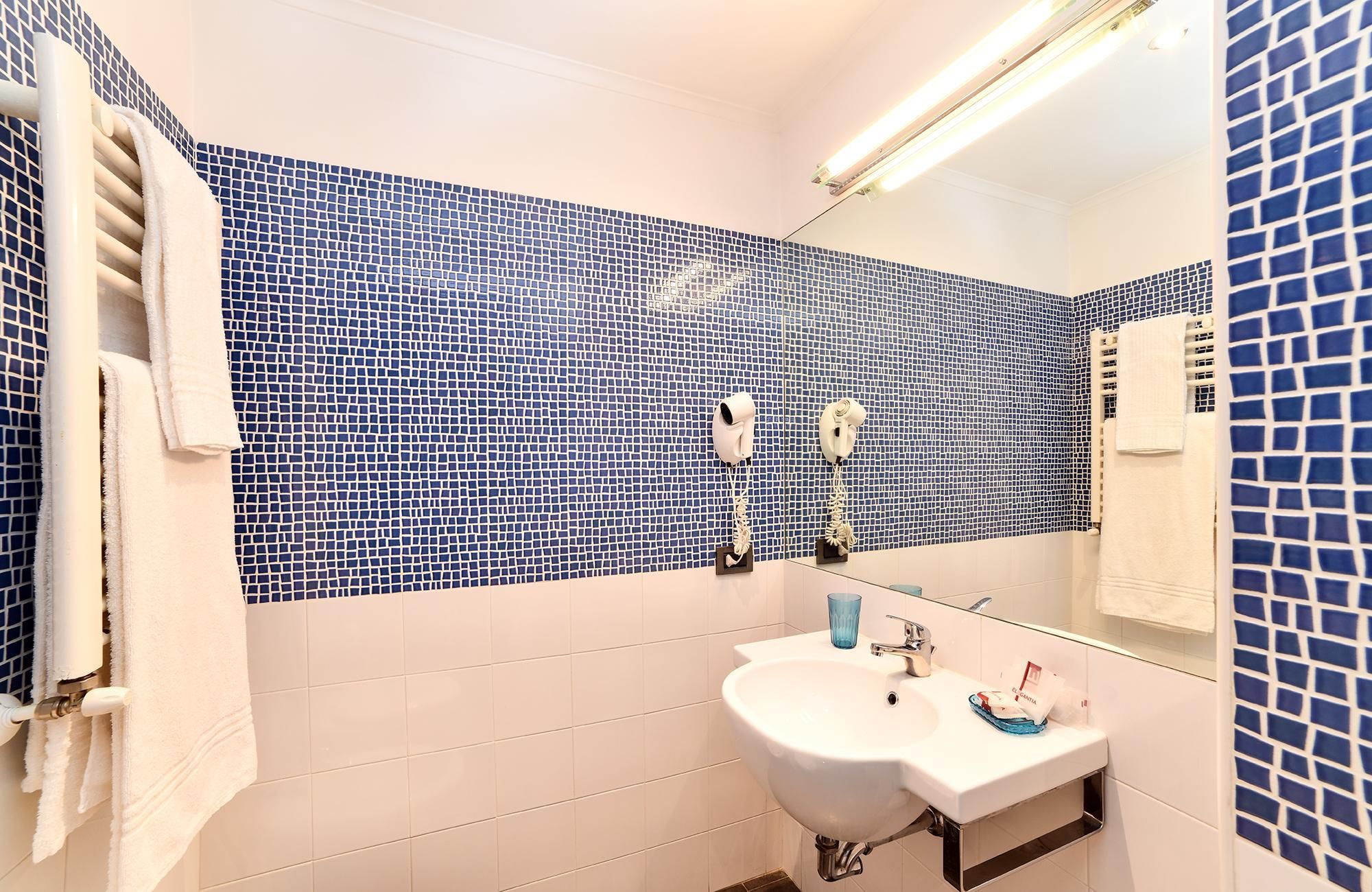 undefined Seven Kings Relais 8