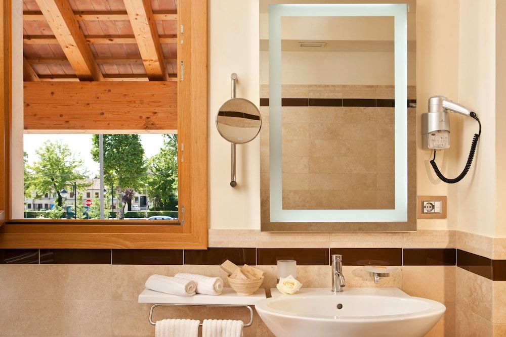 Al Tezzon Hotel Double Room 4