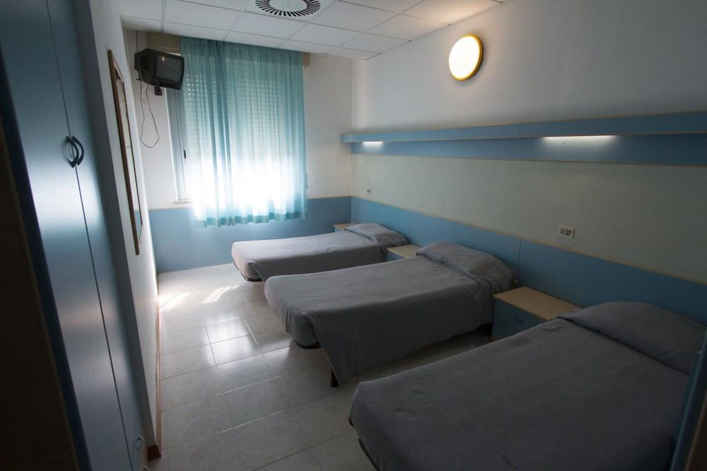 Bella Italia & EFA Village Quadruple Room (Beach access included) 4